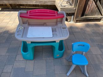 Step2 Art Desk