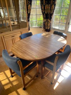 Table with 4 chairs