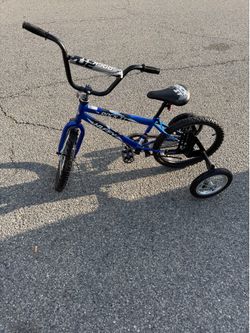 Huffy rock it 20” bike with large training wheels