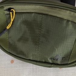 New quest waist pack 7.7"x 2.4"x 4.3"
Lightweight
Adjustable weight belt