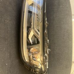 Audi Q7 headlight