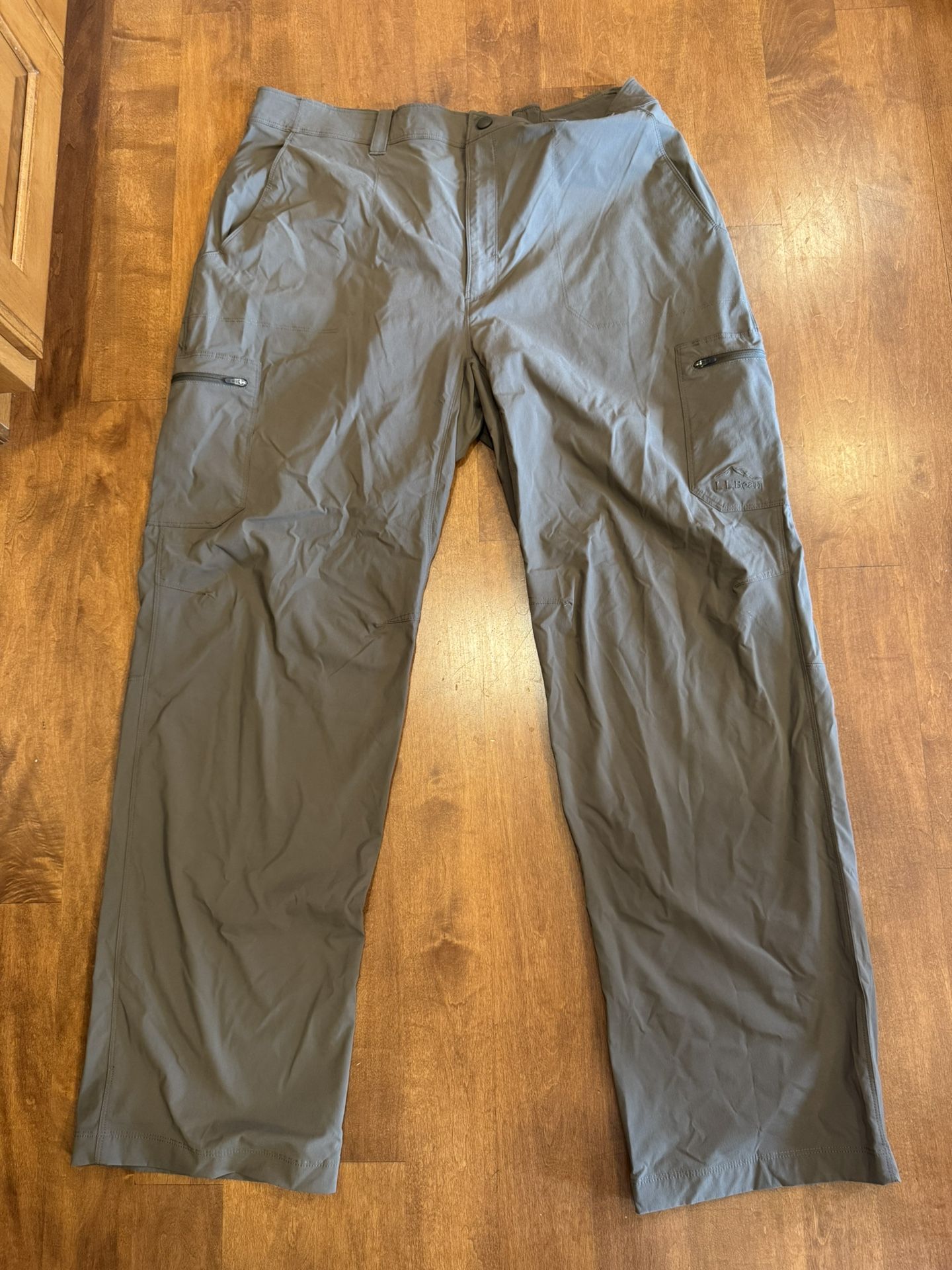 Men’s L.L. Bean, cargo pants shipping available
