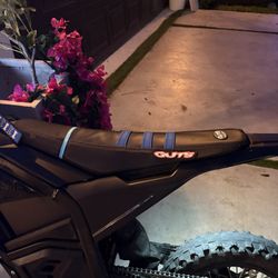 BLUE RIBBED GUTS SEAT COVER