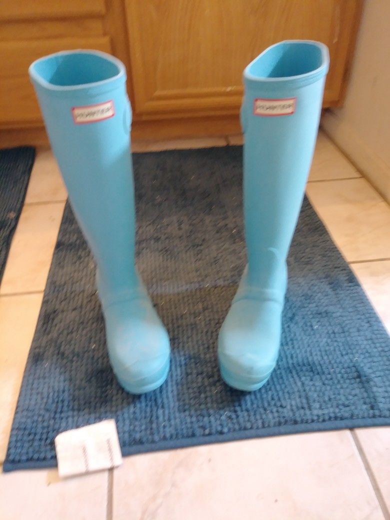 Hunter Tall Rain Boots In Blue Size 6