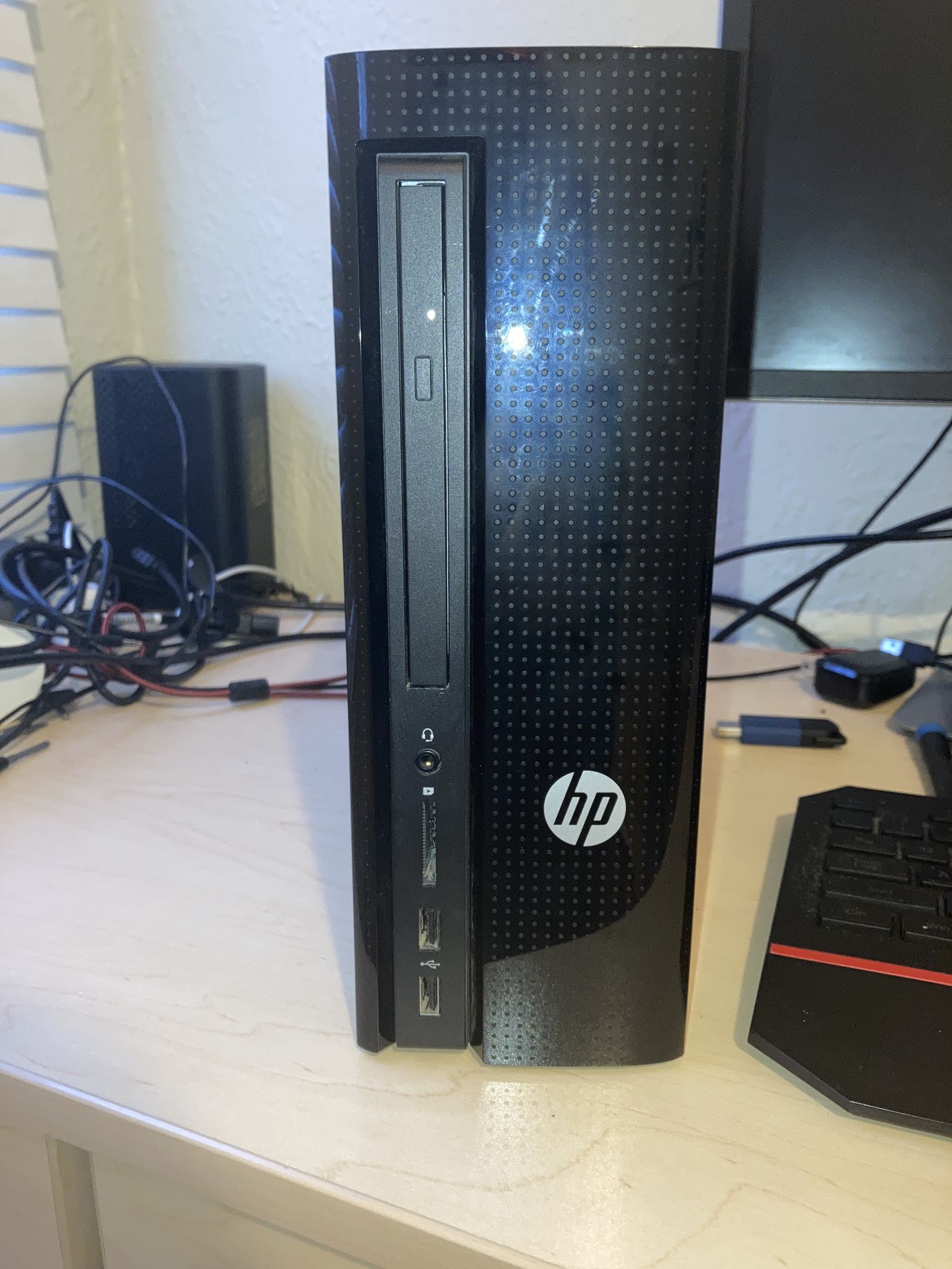 Used HP Slim Line 260 With AMD A8 7410 With R5 Graphics And 16GB DDR4 Ram 