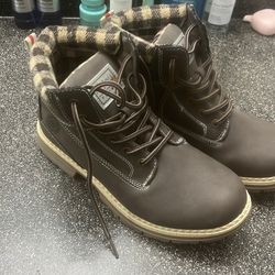 Winter boots  7.5