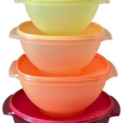 Tupperware 5 piece  Servelier  bowls with press top feature 