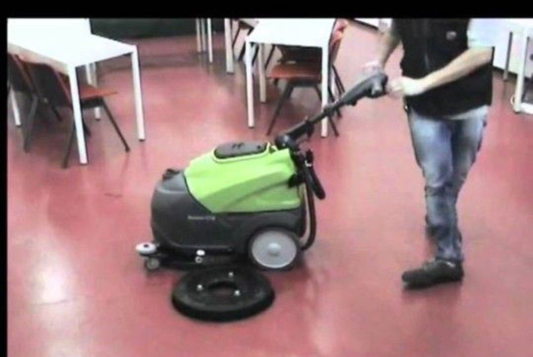 IPC Eagle CT15 14" Battery Floor Scrubber & Charger