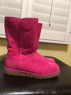 Ugg boots 7.5 pink brand new.