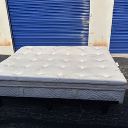 Saatva Latex Hybrid Mattress, Queen, good condition