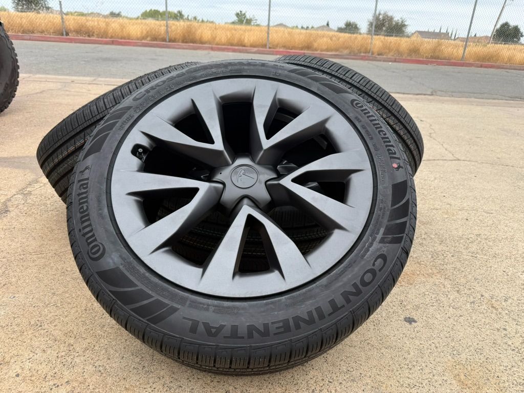(4) OEM 2025 Tesla Model X 20" Cyberstream Gunmetal Continental TIRES W/ SENSORS TPMS