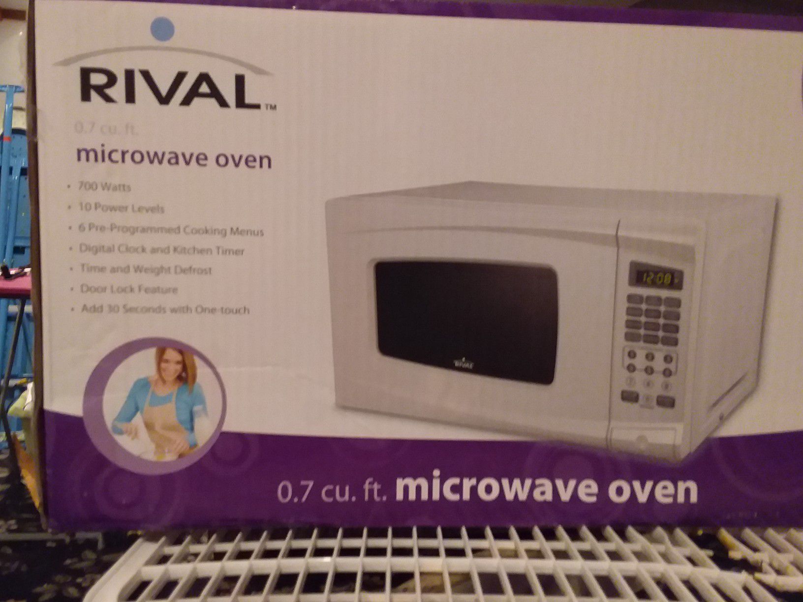 Brand new microwave, 700 watts, 10 power settings still in the box never opened