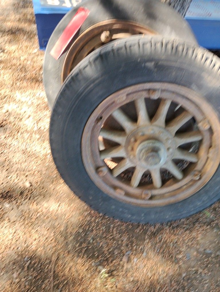 1910 To 1920s Cadillac Rims And Tires Were At 300 Each Selling All Four For 400 Bucks Or Best Offer