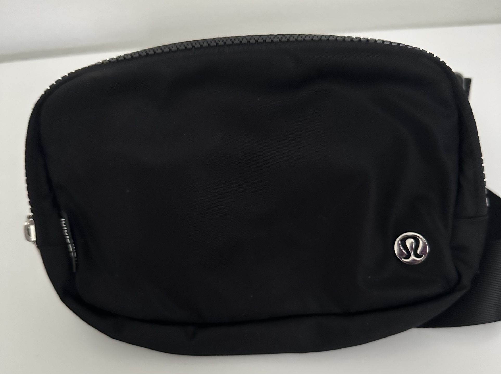 Lululemon Everywhere Belt Bag