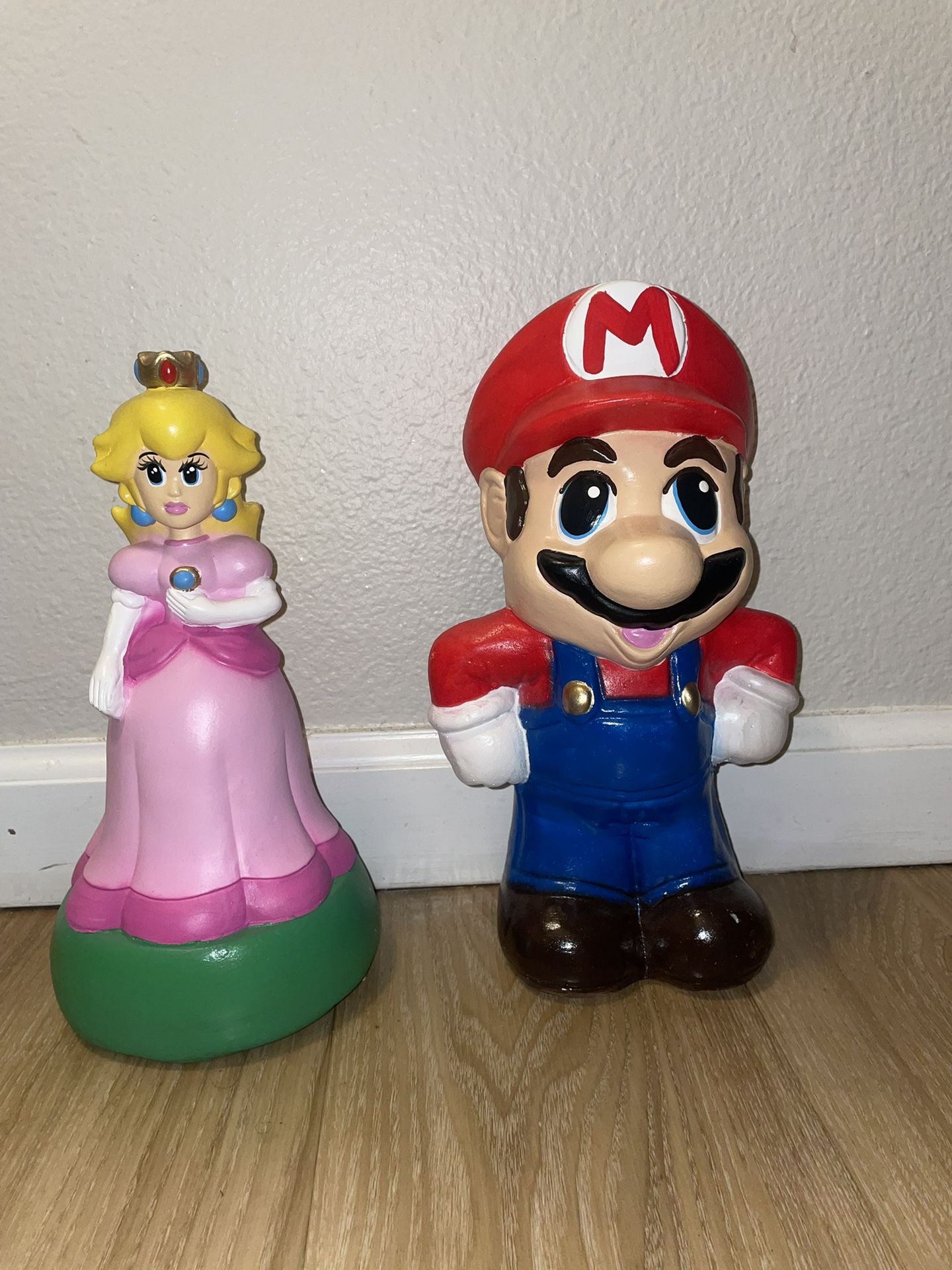 Super Mario & Princess Peach Piggy Bank/ Decoration