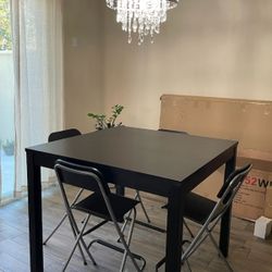 Wooden Dining Table w/chairs (Great Condition)