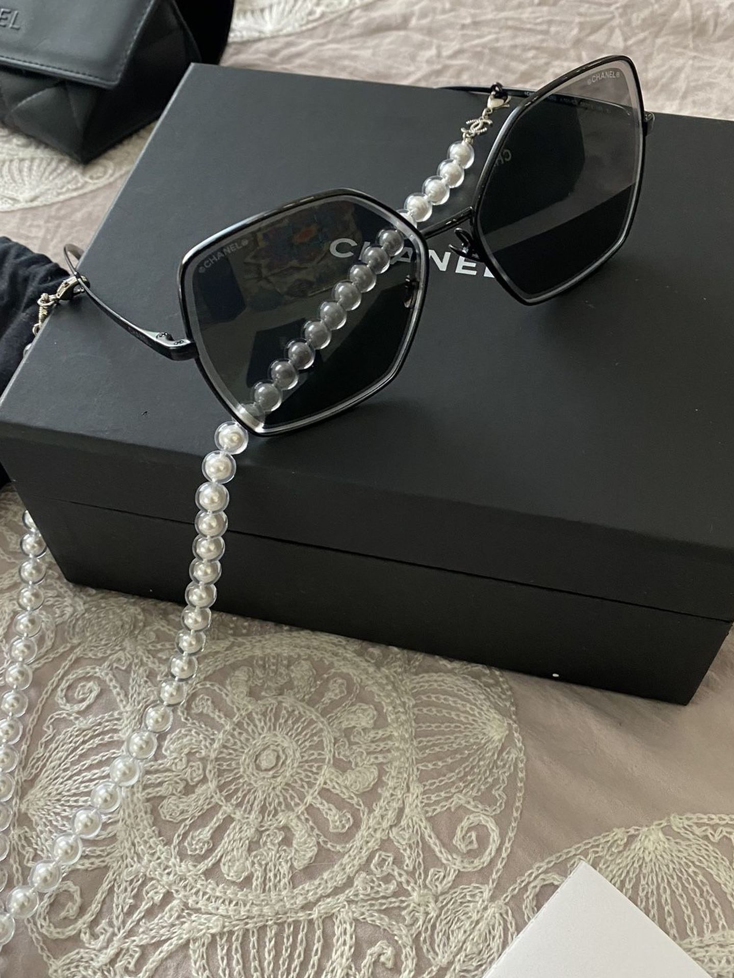 Brand New CHANEL S/S 2020 BUTTERFLY BLACK METAL SUNGLASSES WITH PEARL BEAD NECKLACE