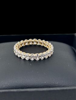 Oval Shape Diamond Eternity Bands in Yellow Gold