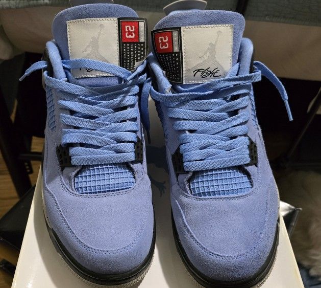 Air Jordan 4 Unc