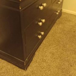 Dresser 6 drawers Good Condition