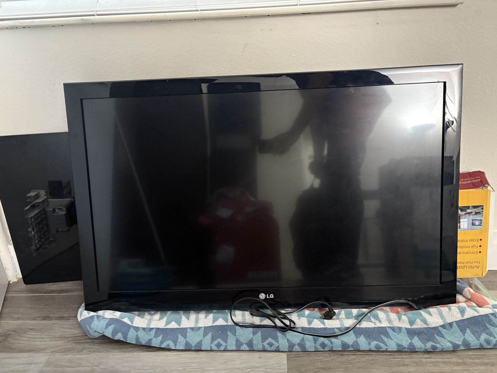 55-inch LG Flatscreen TV, Stand and Wallmount included