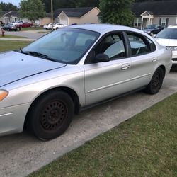 2003 Ford Taurus