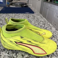 Puma soccer cleats- size 3