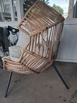 Oversized wicker lounge chair