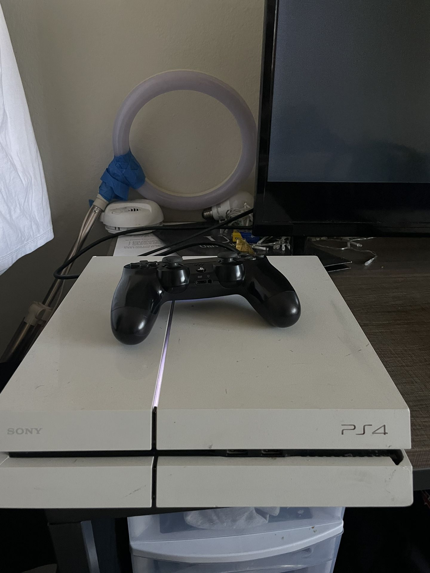 PS4 White Edition 