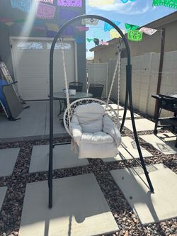 Hammock style chair with stand