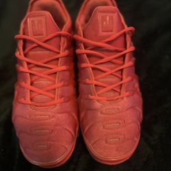Red Nike Vapormax Plus 