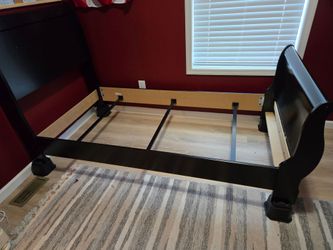 Twin Sleigh bed,mattress and box spring