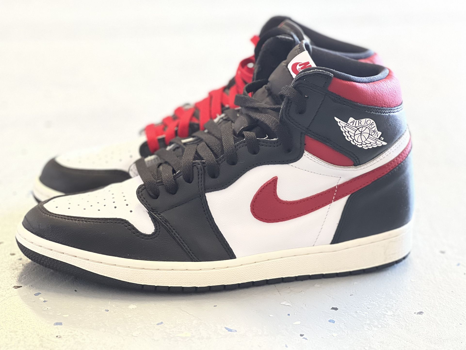 Air Jordan 1 Retro High Black Gym Red Size 12