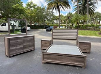 Beautiful Bedroom Set Queen Size Solid Wood Gray Color In Excellent Condition by Malaysia Furniture