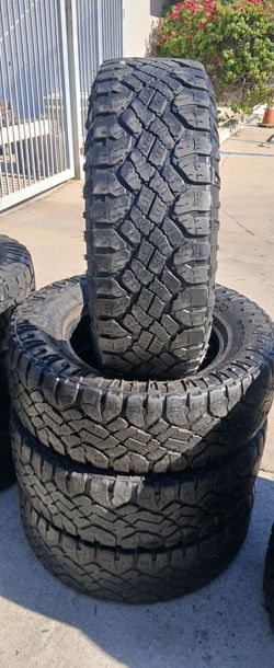 Goodyear wrangler duratrac LT275/70R18 