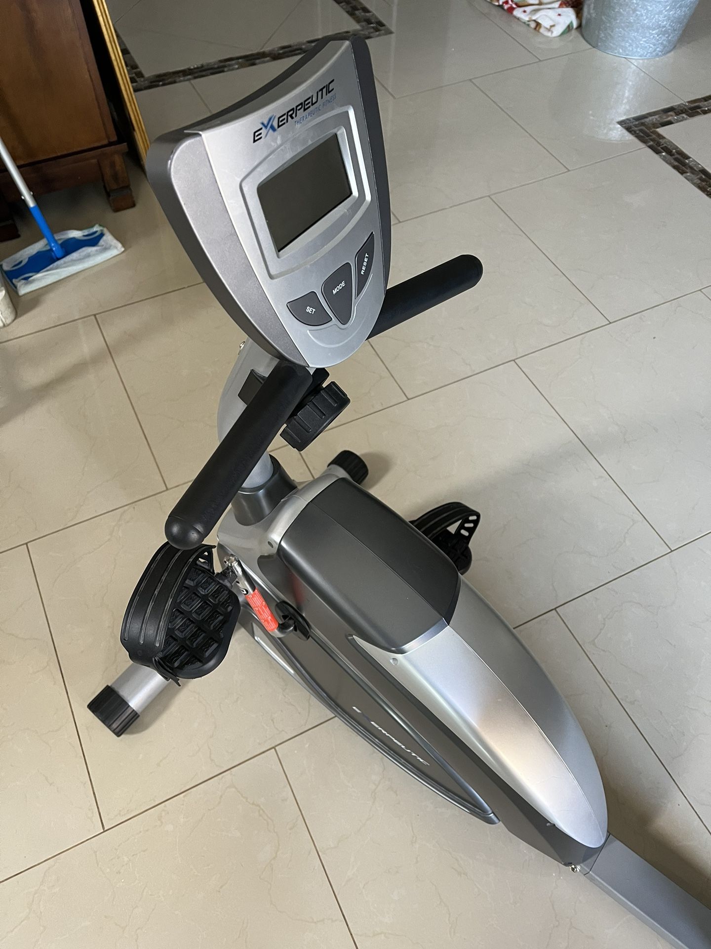 Exerpeutic 900XL Extended Capacity Recumbent Bike with Pulse