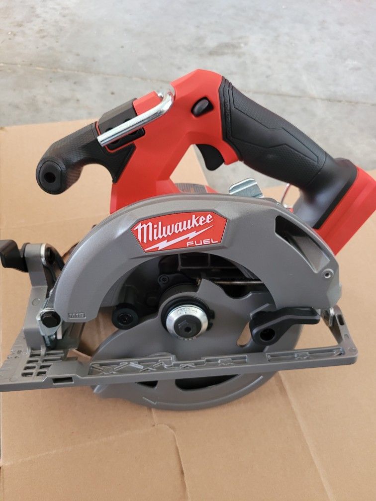Milwaukee Circular Saw Fuel 6 1/2 New