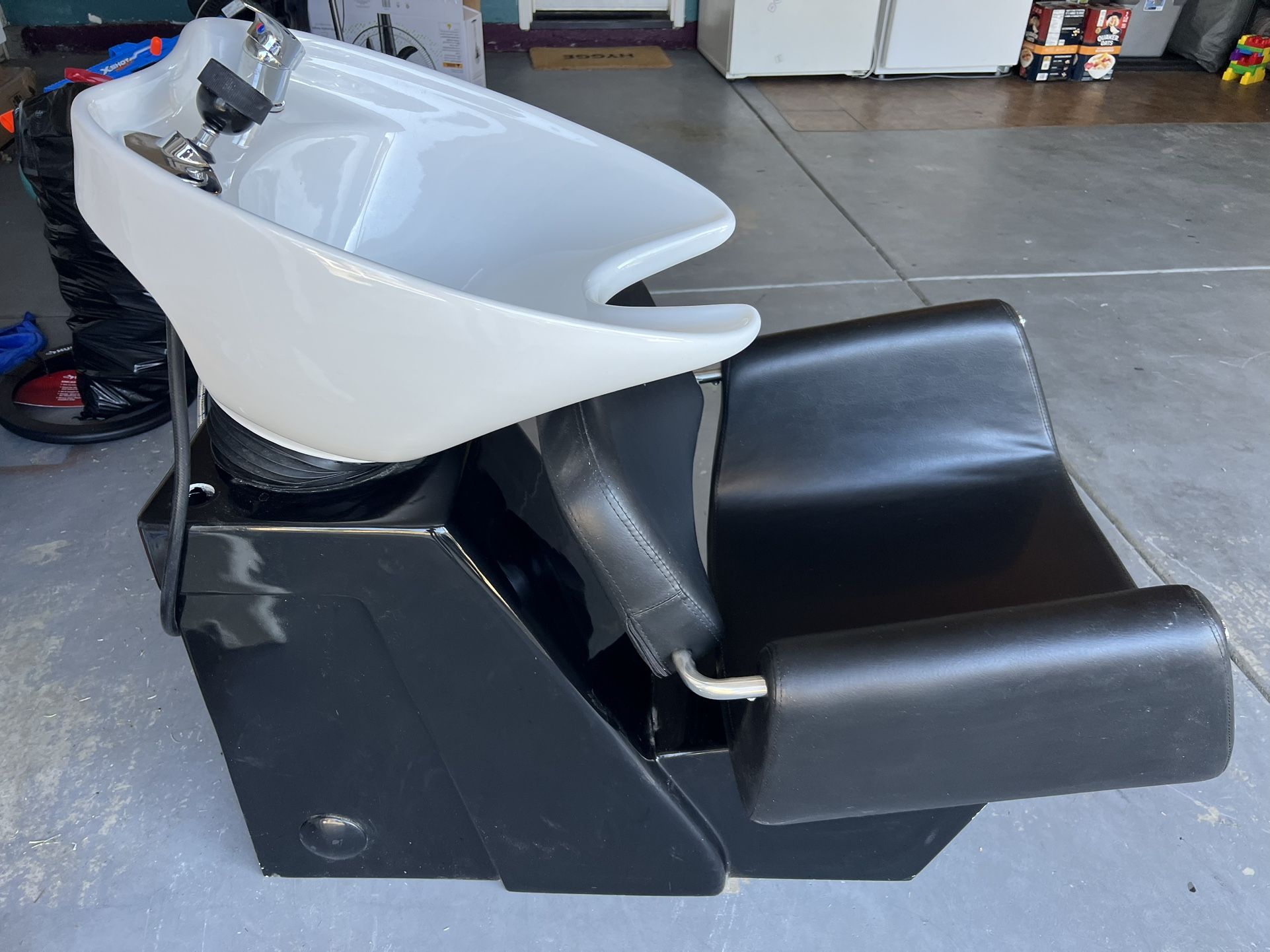 Vantage Stainless Steel Shampoo System in Saddle with White Bowl