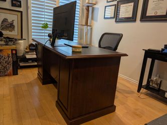 Heavy Wooden Professional Desk - Excellent condition