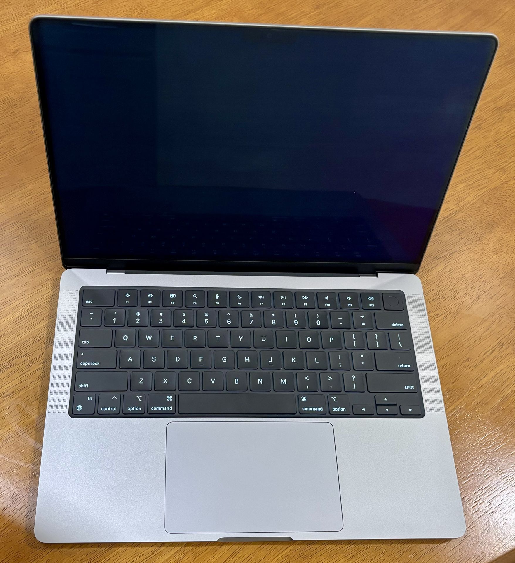Apple | MacBook Pro | 14" | M3 chip | Built for Apple Intelligence | 8GB Memory | 10-core GPU | 512GB SSD | Space Gray