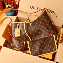 A classic large-capacity women's cross-body bag
