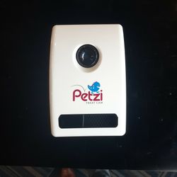 Petzi Treat Cam