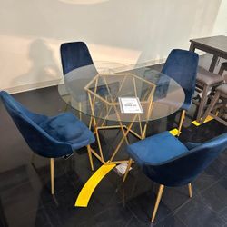 Wynora 5 Pcs Dining Room Set Table and 4 Chairs 