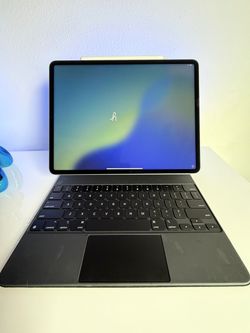 Apple iPad Pro 12.9” 6th Gen M2 256GB + Apple Pencil & Magic Keyboard