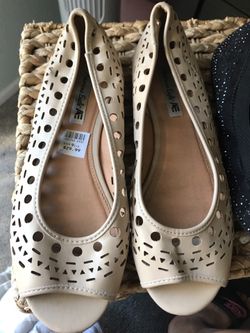 Women’s flats / slip on shoes