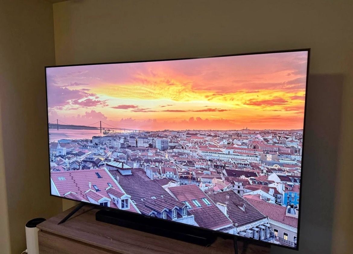 SAMSUNG QLED TV 82”