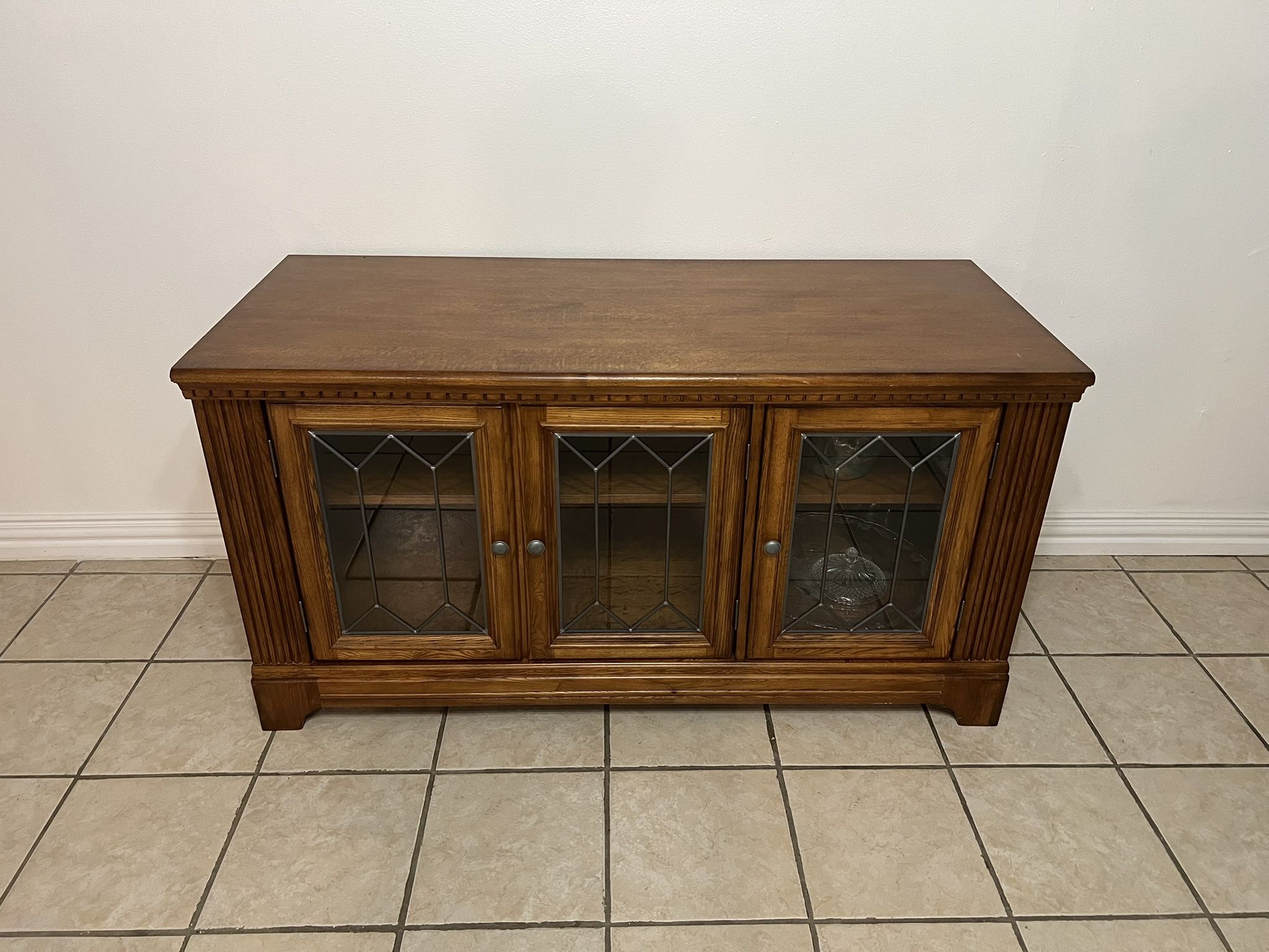 BEAUTIFUL CUPBOARD DECOR STAND