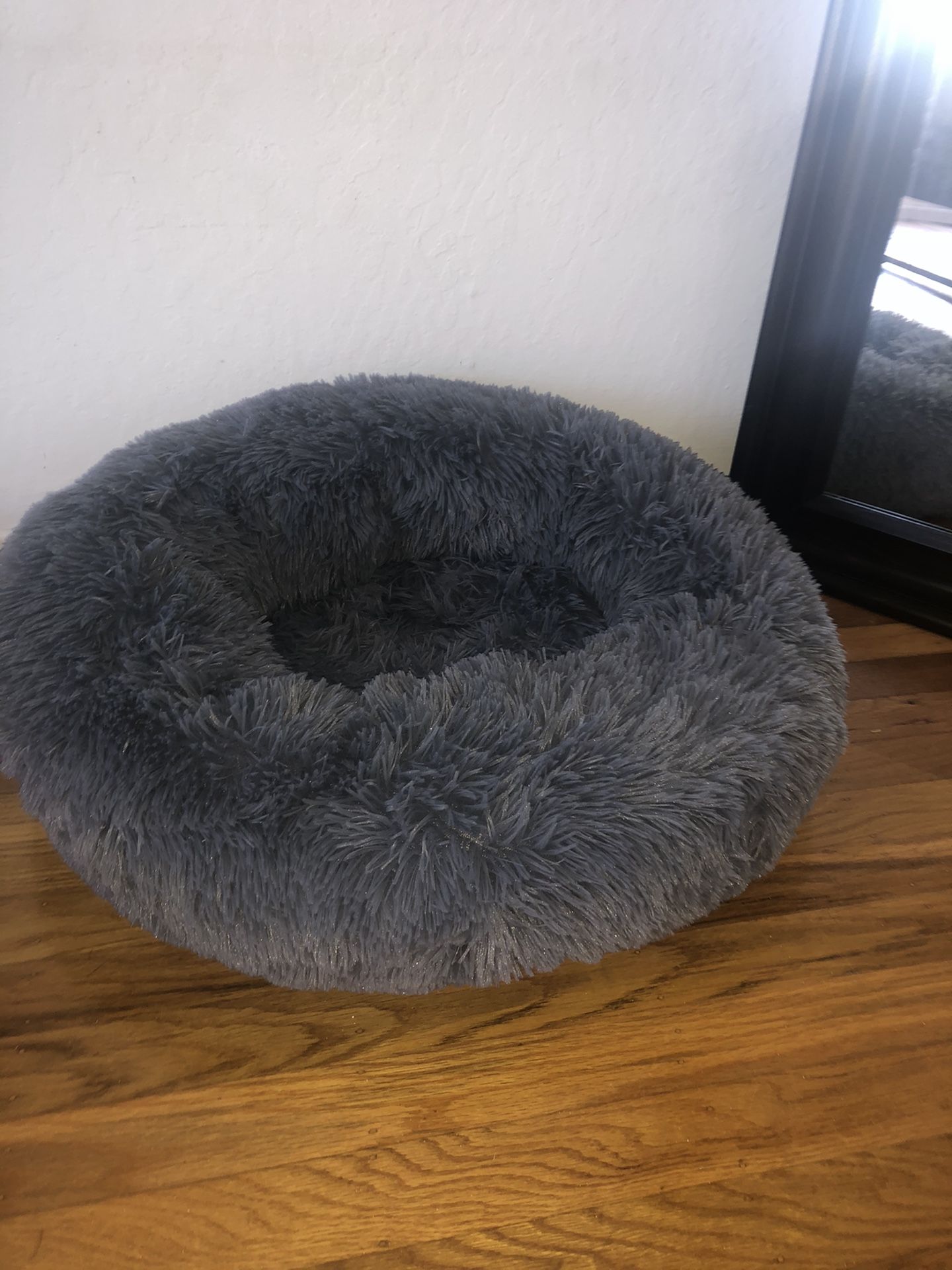 Round Calming Grey Pet Bed