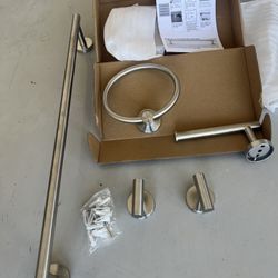 Hardware Bathroom Set