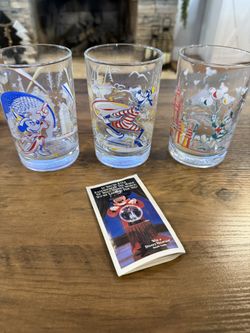 Vintage McDonald’s Walt Disney World 25th Anniversary Glasses – Set of 3